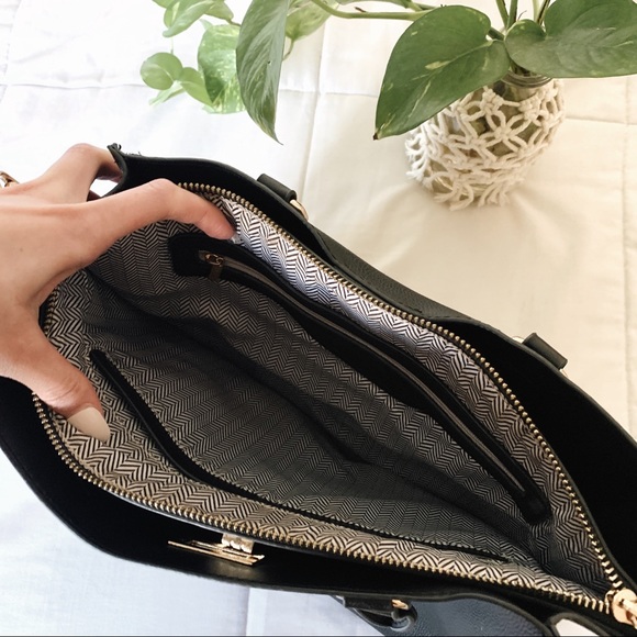 Black and Gold Faux Leather Purse - Picture 4 of 13